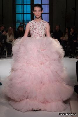 Giambattista Valli Haute Couture SS 2017 (72986- Giambattista-Valli-Haute-Couture-SS-2017-b.jpg)